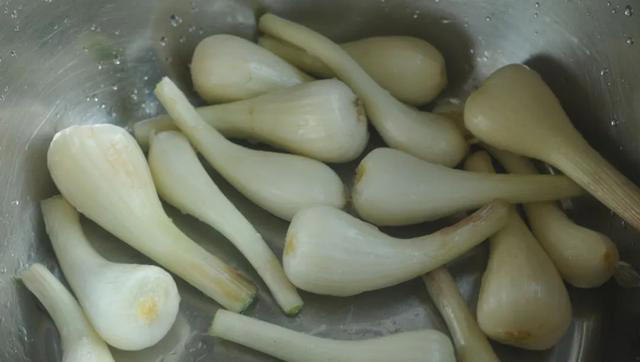 进入腊月，菜市场碰到它别手软！一次买10斤，拌一拌就能吃，爽脆开胃！