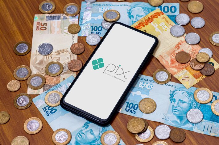 Declaração deve ser feita pelas instituições financeiras toda vez que um cliente movimentar mais de R$ 5 mil ao mês Foto: Evandro Lima - stock.adobe.com