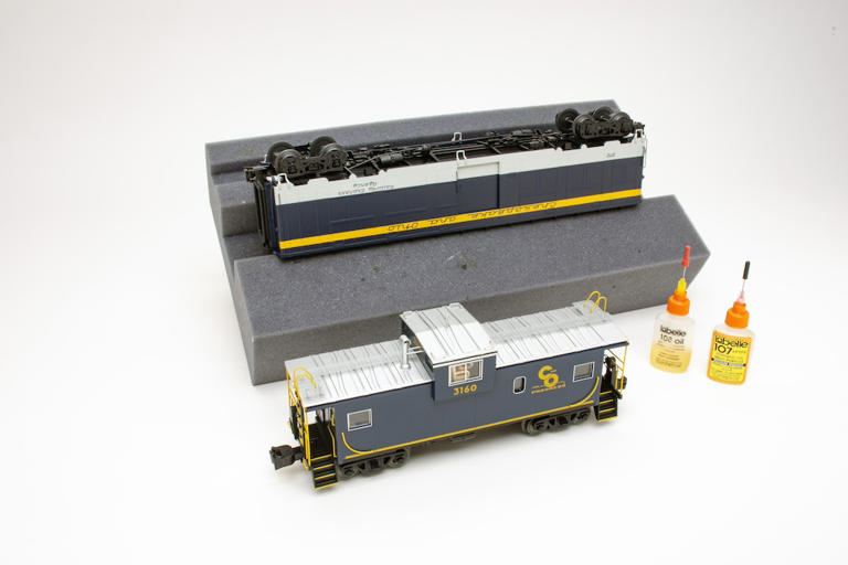 Lubricating modern O scale rolling stock