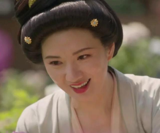 《国色芳华》集齐11位美女，但凡杨紫拉垮点，都压不住漂亮女配