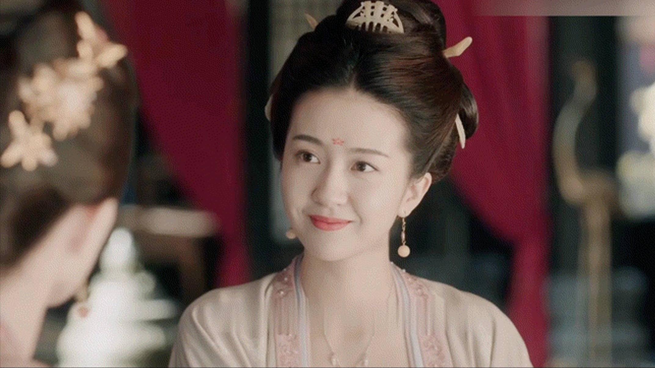 《国色芳华》集齐11位美女，但凡杨紫拉垮点，都压不住漂亮女配