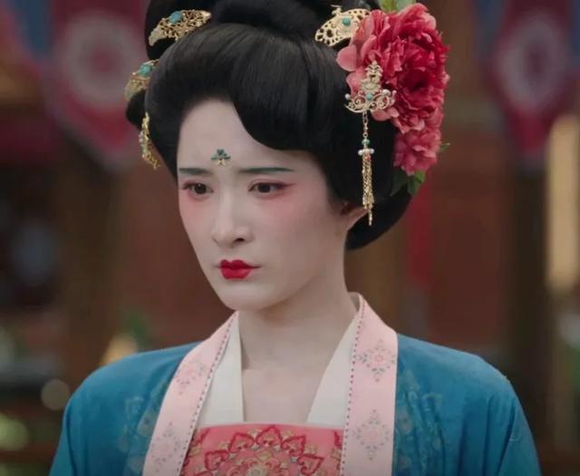 《国色芳华》集齐11位美女，但凡杨紫拉垮点，都压不住漂亮女配