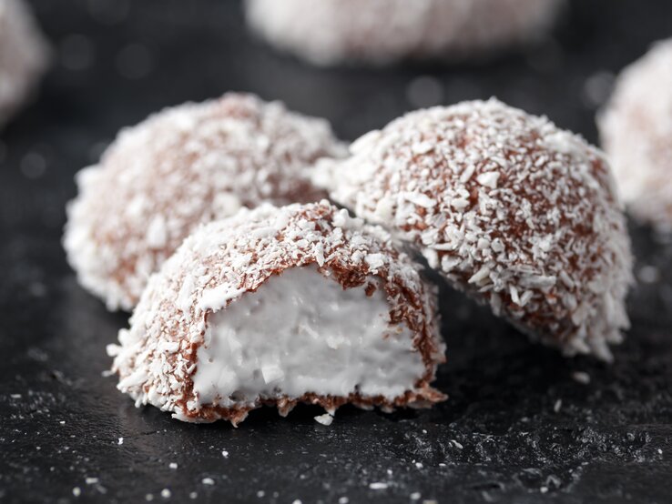 Schoko-Kokos-Pralinen: Leckere Süßigkeit – selbst gemacht!