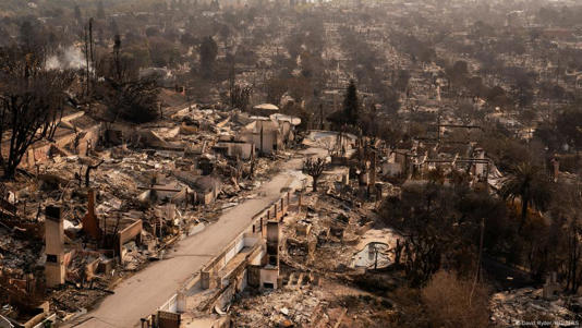 A área exclusiva de Pacific Palisades é uma das mais afetadas pelos incêndios