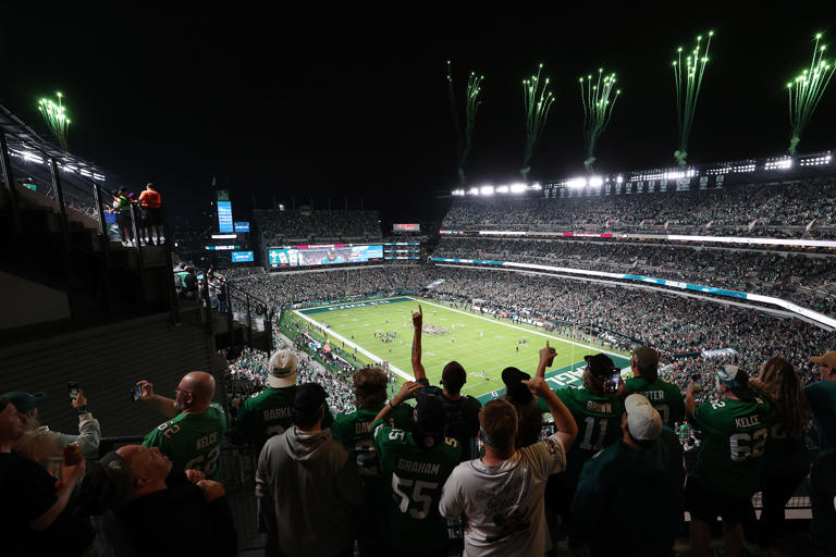 Eagles Ban The Fan Caught On Camera Berating A Packers Supporter