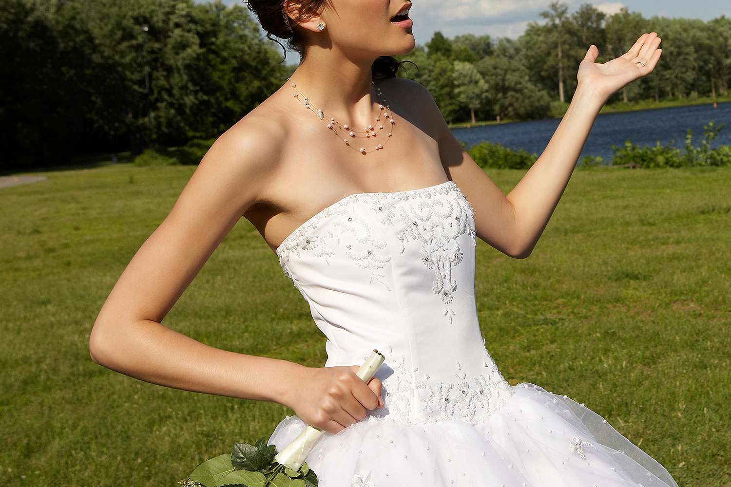 Woman’s Friend Called to Tell Her She Wasn’t Invited to Wedding, Then