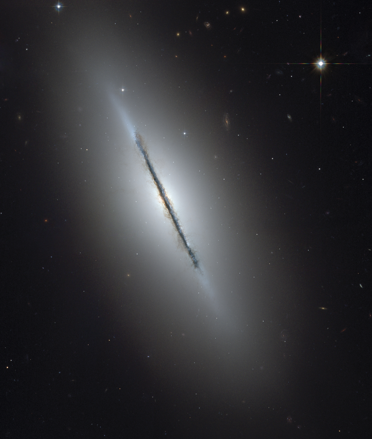 神秘的 ハッブル宇宙望遠鏡がとらえた驚異の銀河写真集