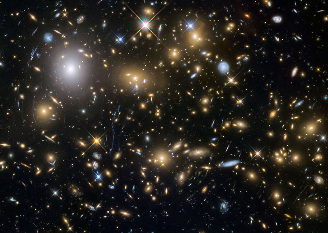 神秘的 ハッブル宇宙望遠鏡がとらえた驚異の銀河写真集