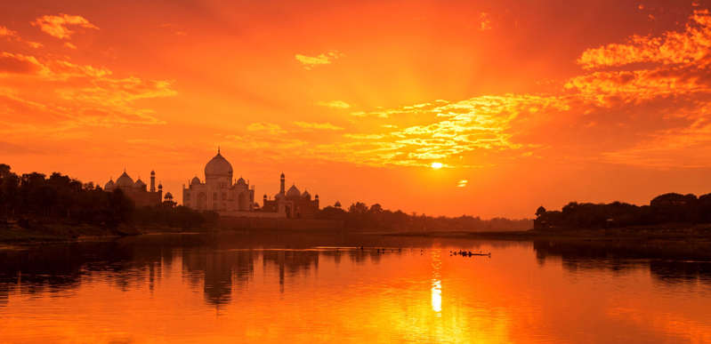 ÎÎ¹Î±ÏÎ¬Î½ÎµÎ¹Î± 9 Î±ÏÏ 10: Taj Mahal and Yamuna River at sunset