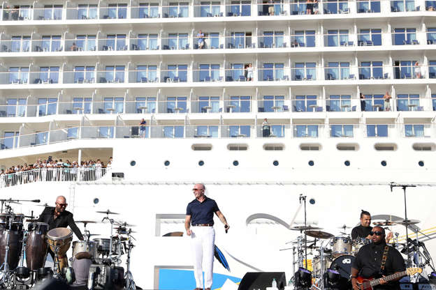 ÎÎ¹Î±ÏÎ¬Î½ÎµÎ¹Î± 8 Î±ÏÏ 24: MIAMI, FL - NOVEMBER 09: Armando Christian Perez 'Pitbull' performs onstage at the Christening Ceremony for Norwegian Cruise Line's newest ship Norwegian Escape at Port Miami on November 9, 2015 in Miami, Florida. (Photo by Alexander Tamargo/Getty Images for Norwegian Cruise Line)
