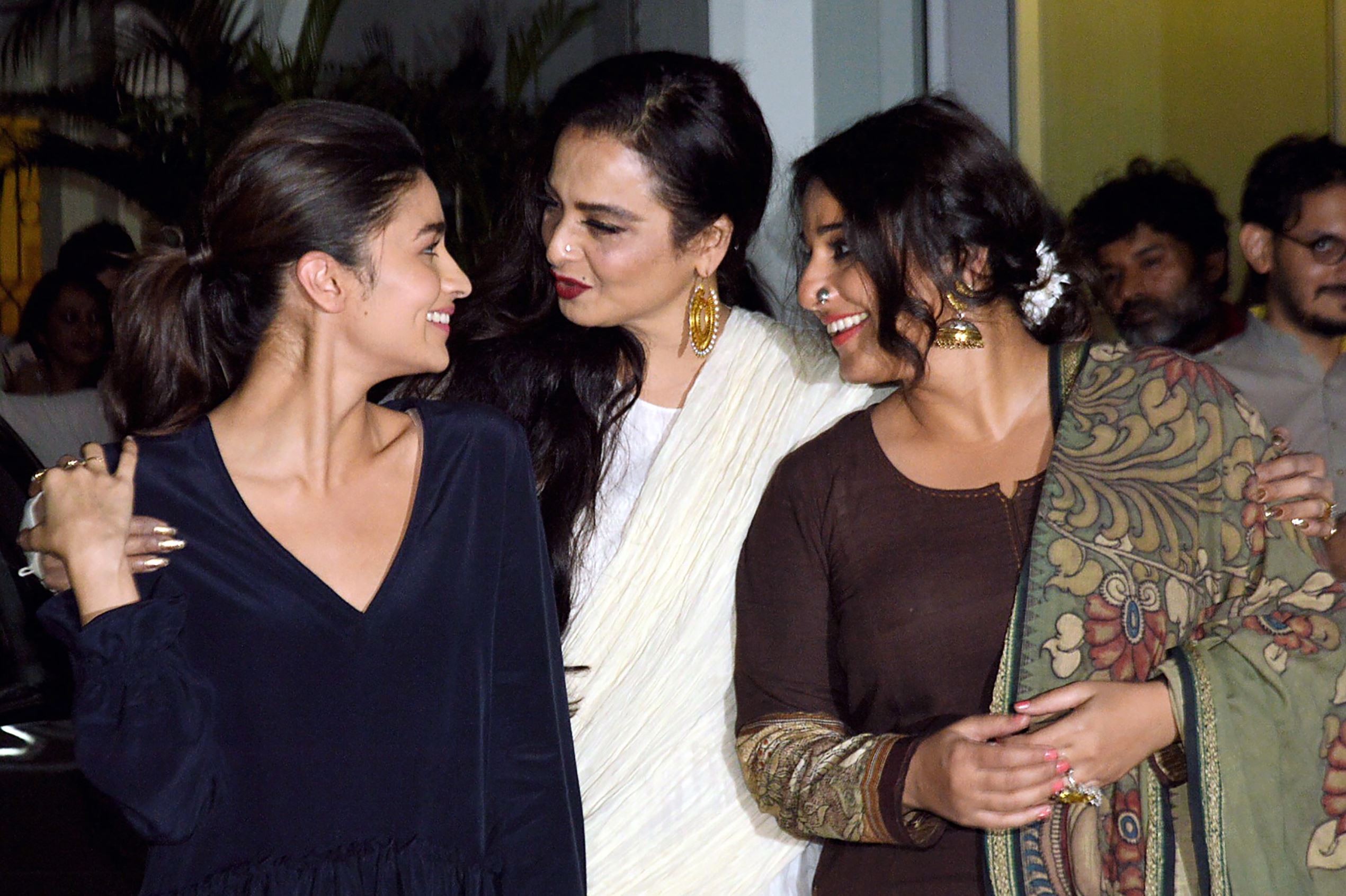 Candid Unseen Pictures Of Your Favorite Bollywood Stars