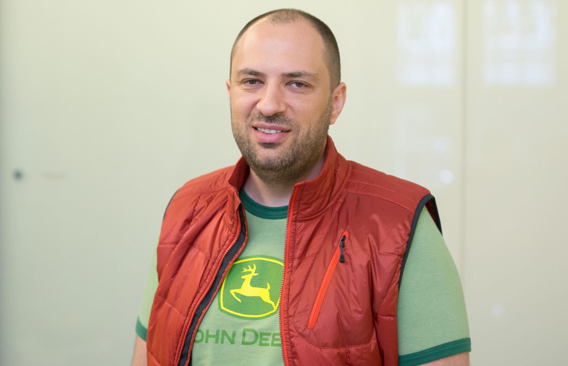 Diapositiva 17 de 31: WhatsApp co-founder Jan Koum set up the crazily popular mobile messaging app in 2009, and hit the jackpot in 2014 when the must-have app was bought by Facebook for $19 billion (Â£14.8bn). Koum made a whopping $7.5 billion (Â£5.8bn) from the deal, catapulting him onto the Forbes World Billionaires List.
