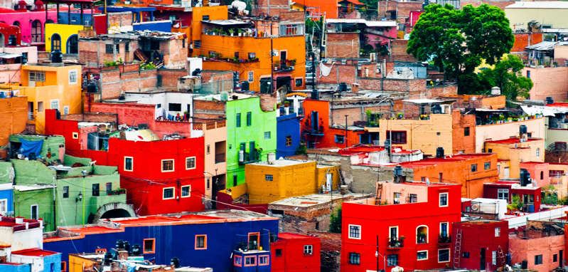 ÎÎ¹Î±ÏÎ¬Î½ÎµÎ¹Î± 9 Î±ÏÏ 20: Colourful houses in Guanajuato.