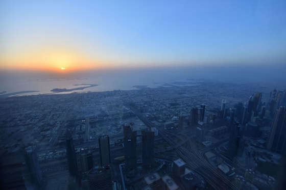 صور مبهرة من قمة برج خليفة! BBDP4mf