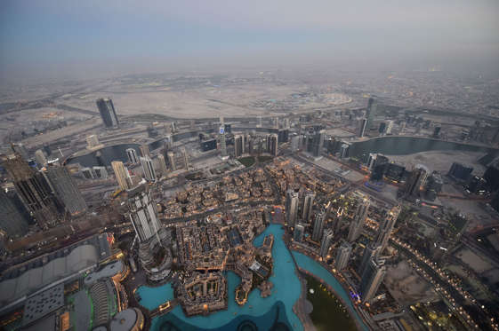 صور مبهرة من قمة برج خليفة! BBDP6OM