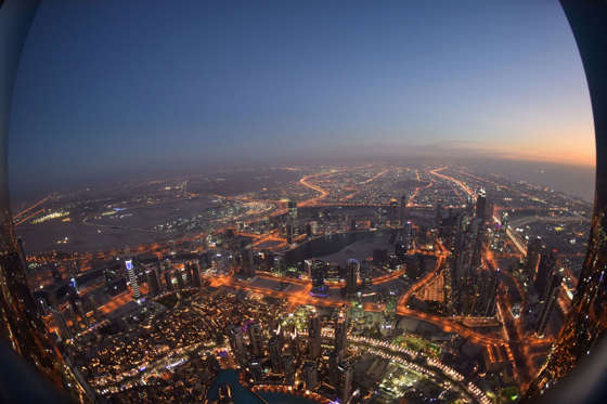صور مبهرة من قمة برج خليفة! BBDPhNr