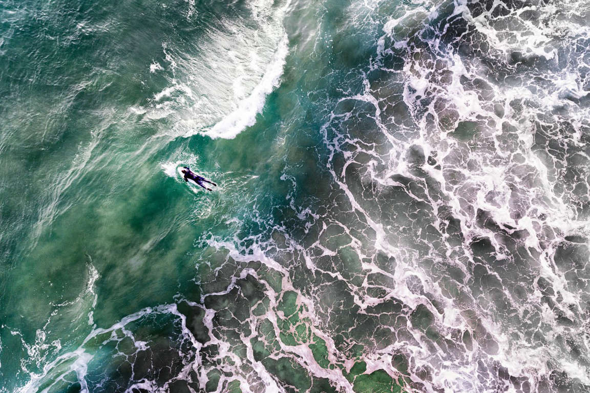 17/23 SLIDES © Portuguese surfer By jcourtial 