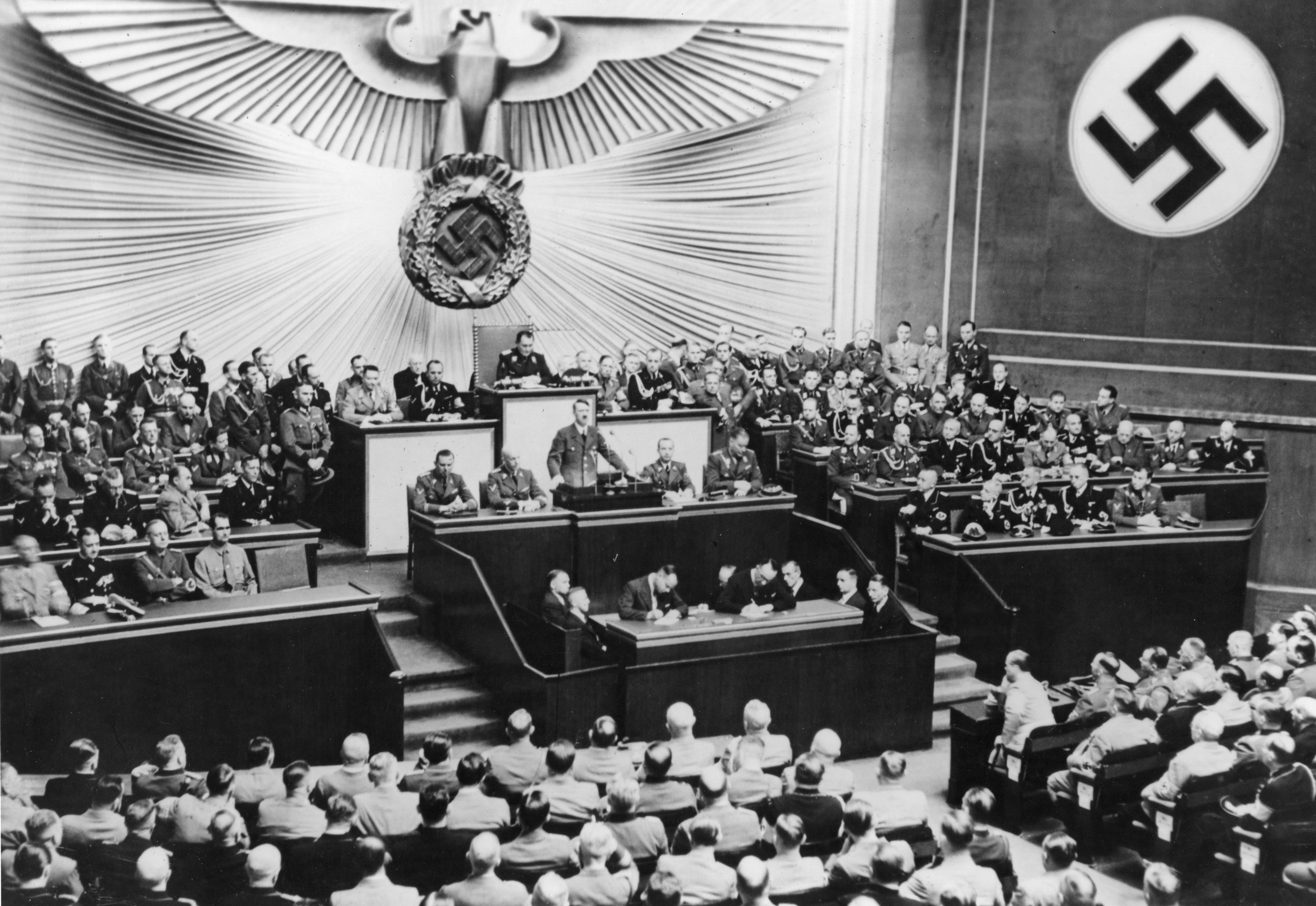 Slide 2 de 100: 1939-09-01: Session of the Reichstag in the Kroll-Oper in Berlin, Adolf Hitler legitimates the military aggression against Poland in his speech