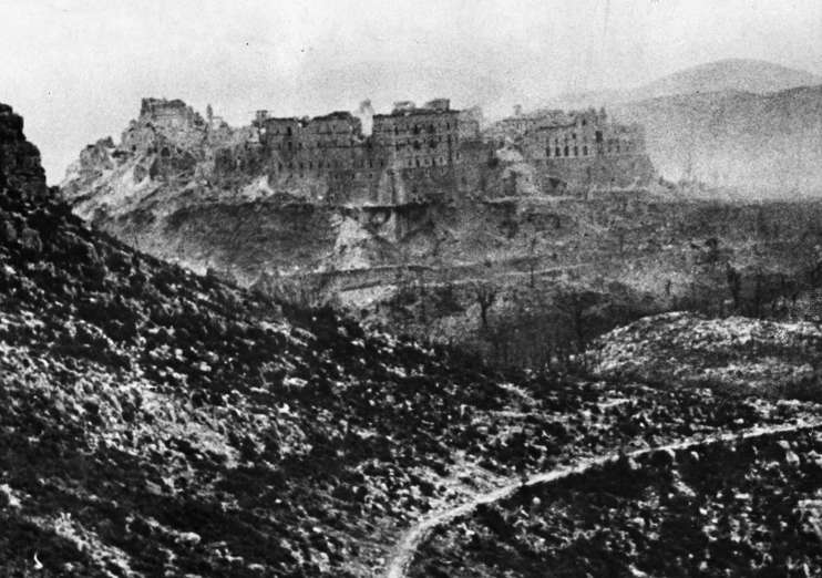 Slide 28 de 100: 2. world war, italy theater of war, battle of Monte Cassino (Gustav-line)the destroyed monastery of monte cassino.April 1944