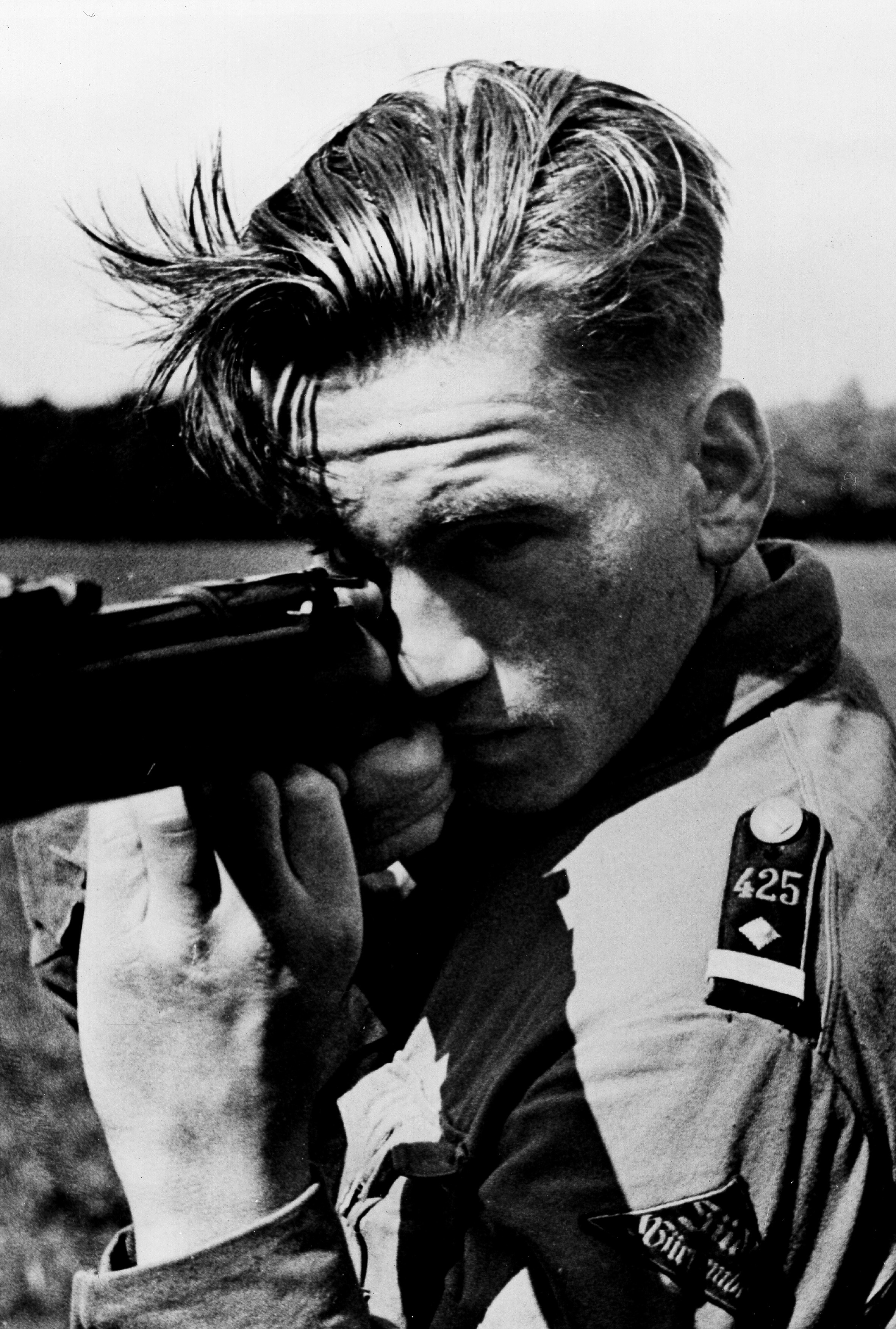 Slide 10 de 100: 1940: Germany, Third Reich: the Hitler Youth