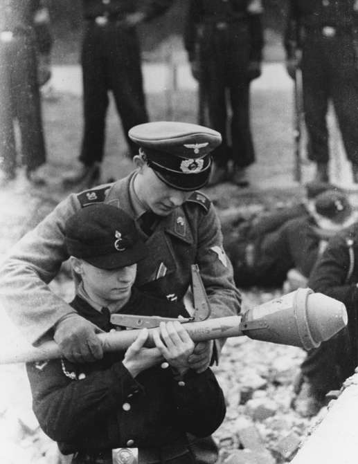 Slide 63 de 100: 1945: Germany, Third Reich: the Volkssturm (German national militia of the last months of World War II)