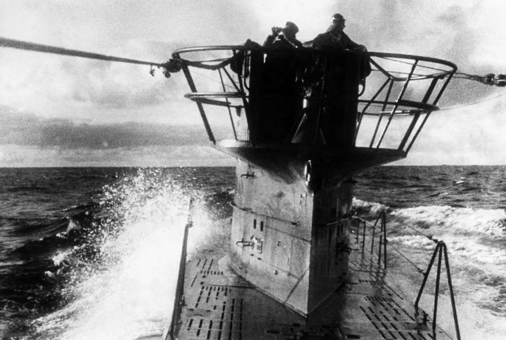 Slide 73 de 100: WW II, naval warfare, U-Boat war: German submarine on mission in the aAtlantic ocean .1941