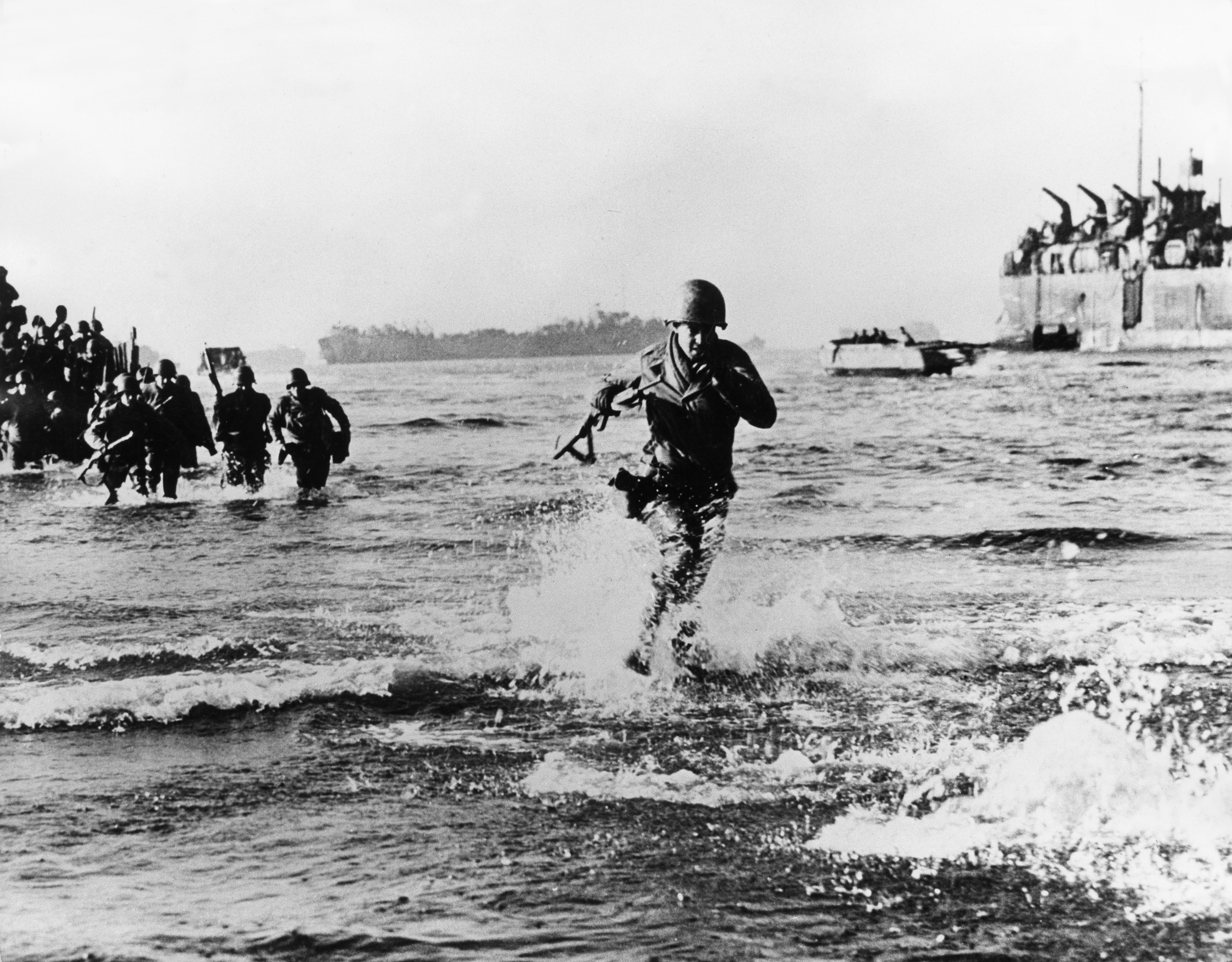 Slide 85 of 100: 2. World War, Italy, theater of war Battle of Anzio/Nettuno January-May 1944:Allied landing operation at Anzio 22. January 1944 (VI. US-corps): US troops disembark landing crafts.