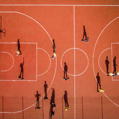 ÎÎ¹Î±ÏÎ¬Î½ÎµÎ¹Î± 86 Î±ÏÏ 100: Children playing basketball during the school break. Vilnius, Lithuania.