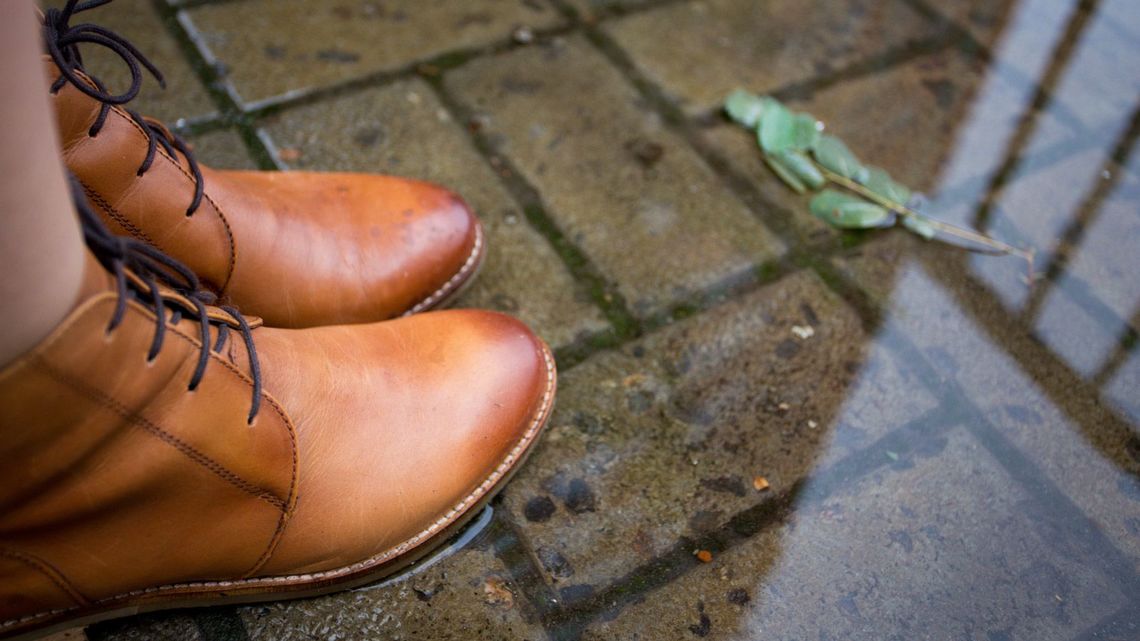 再確認しておこう 雨で濡れた靴のケア方法 出先での処置と 自宅で改めて乾かすコツ