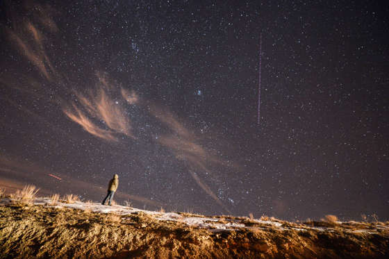 Slide 2 de 38: A man looks at the sky during the Geminid meteor shower in Van, eastern Turkey on December 13, 2017.