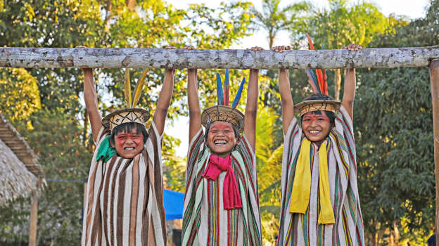 Resultado de imagem para Fotógrafo registra tribos indígenas brasileiras em imagens deslumbrantes