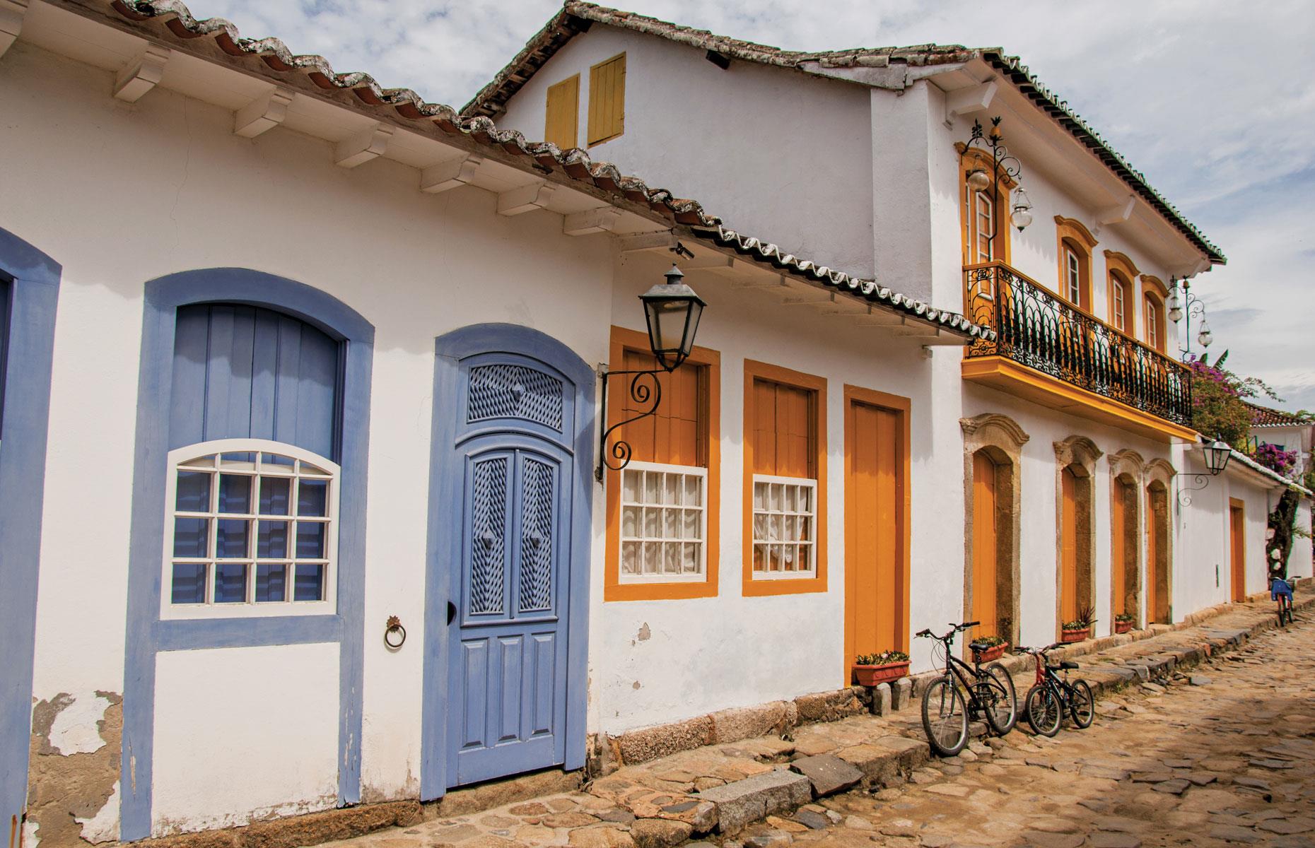 can foreigners buy property in venezuela