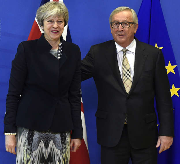 Jean-Claude Juncker meets Theresa May on December 4, 2017 in Brussels