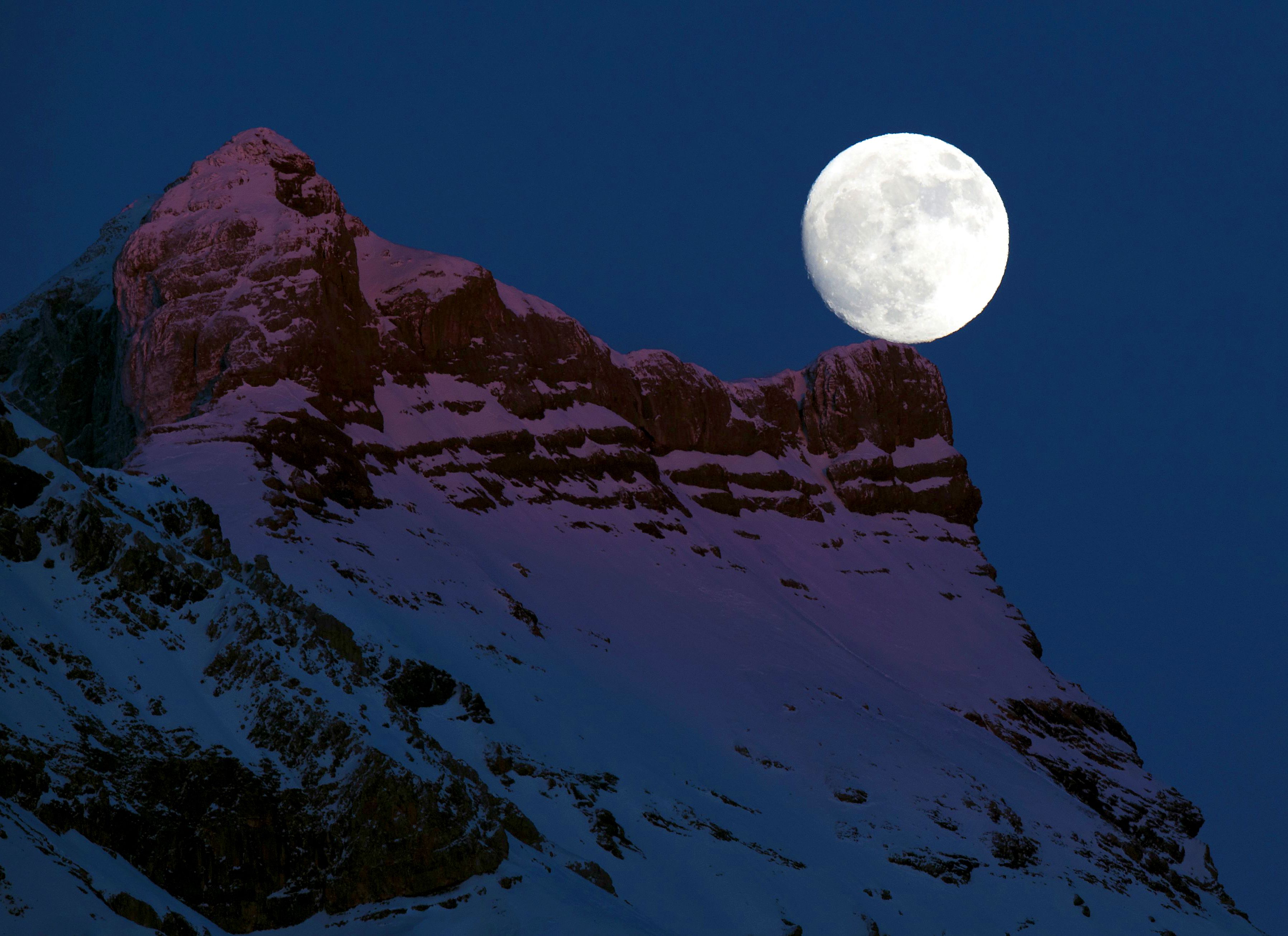 神秘的 スーパームーン 写真集