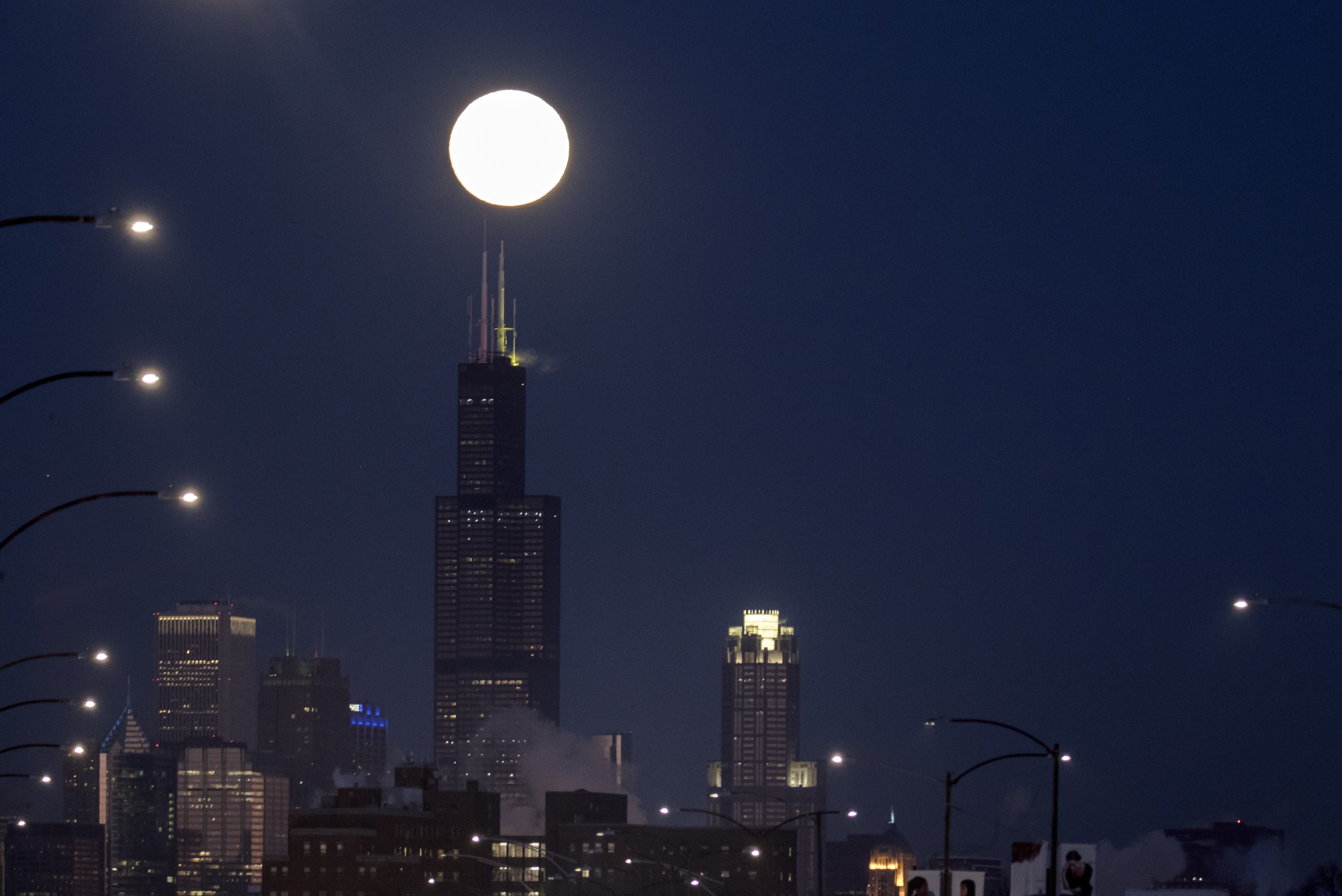 神秘的 スーパームーン 写真集