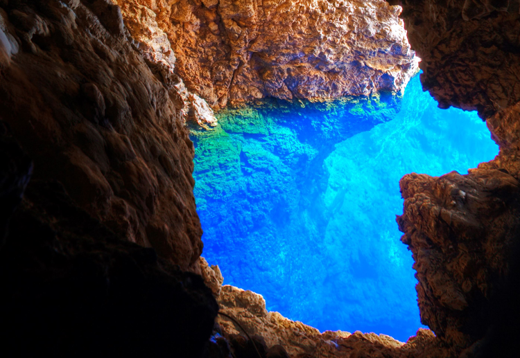 神秘の絶景 世界の驚くべき 水中洞窟 16選