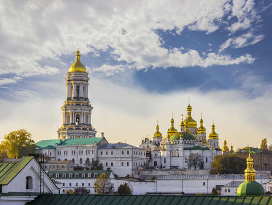ÎÎ¹Î±ÏÎ¬Î½ÎµÎ¹Î± 20 Î±ÏÏ 51: Kiev-Pechersk Lavra against the sky with clouds autumn. Big Bell tower, Refectory Church and Assumption Cathedral. Kiev, Ukraine