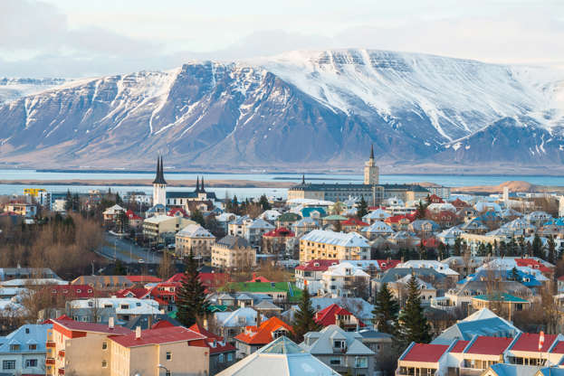 ÎÎ¹Î±ÏÎ¬Î½ÎµÎ¹Î± 43 Î±ÏÏ 51: Reykjavik the capital city of Iceland above view from Perlan.