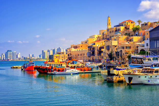 ÎÎ¹Î±ÏÎ¬Î½ÎµÎ¹Î± 32 Î±ÏÏ 51: Old town and port of Jaffa and modern skyline of Tel Aviv city, Israel