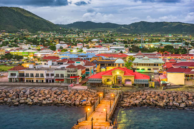 ÎÎ¹Î±ÏÎ¬Î½ÎµÎ¹Î± 24 Î±ÏÏ 51: Basseterre, St. Kitts and Nevis town skyline at the port.