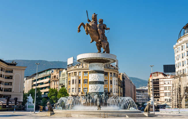 ÎÎ¹Î±ÏÎ¬Î½ÎµÎ¹Î± 13 Î±ÏÏ 51: Alexander the Great Monument in Skopje - Macedonia