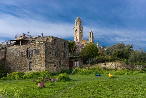 ÎÎ¹Î±ÏÎ¬Î½ÎµÎ¹Î± 14 Î±ÏÏ 28: CAPTION: The remains of the ancient village of Bussana Vecchia, destroyed in 1887 by an earthquake