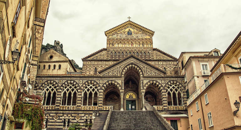ÎÎ¹Î±ÏÎ¬Î½ÎµÎ¹Î± 10 Î±ÏÏ 28: CAPTION: St Andrew Cathedral, Amalfi, Italy