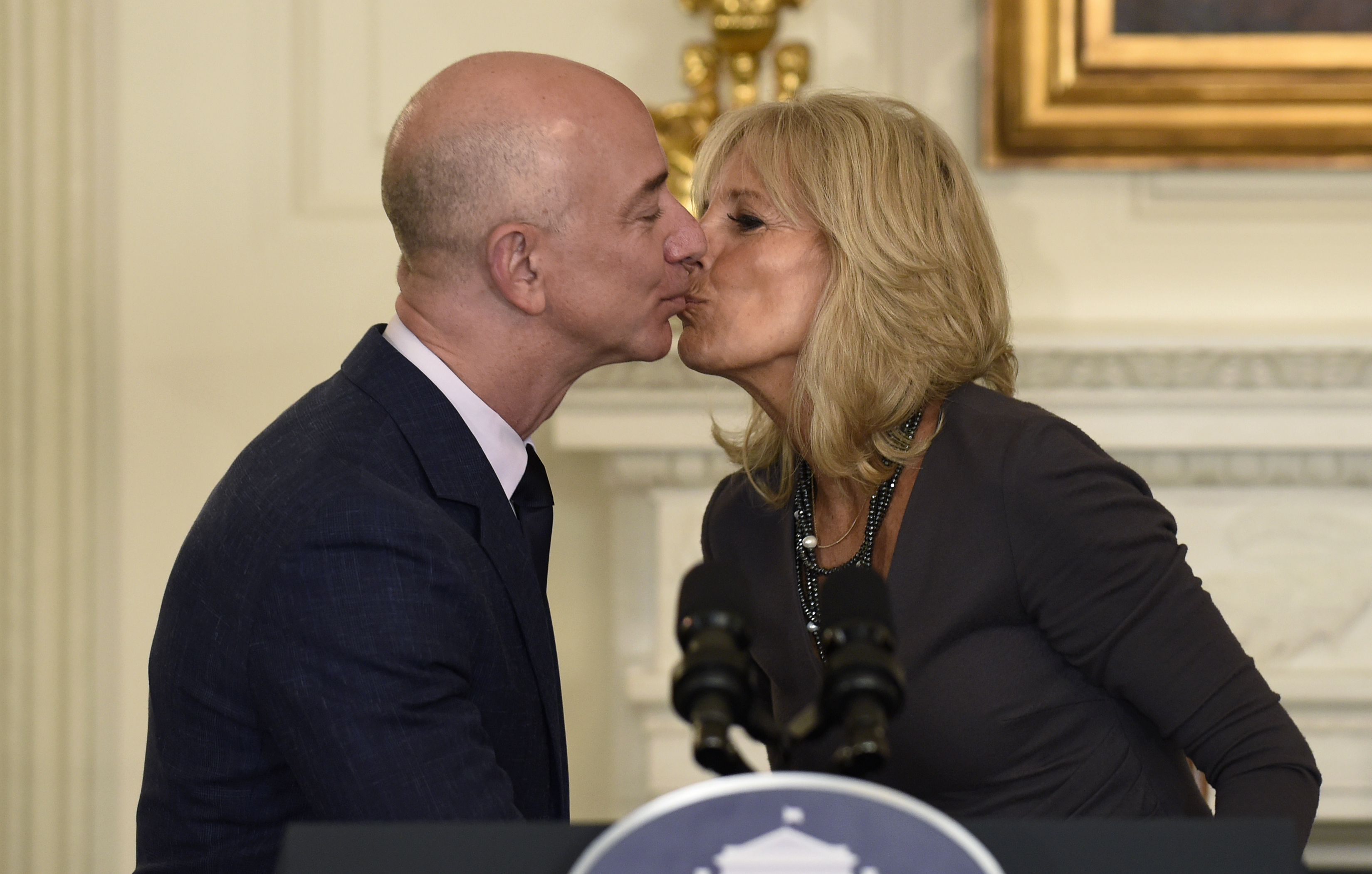 Diapositiva 13 de 20: Jeff Bezos ideÃ³ Amazon durante un viaje de Nueva York a Seattle. 