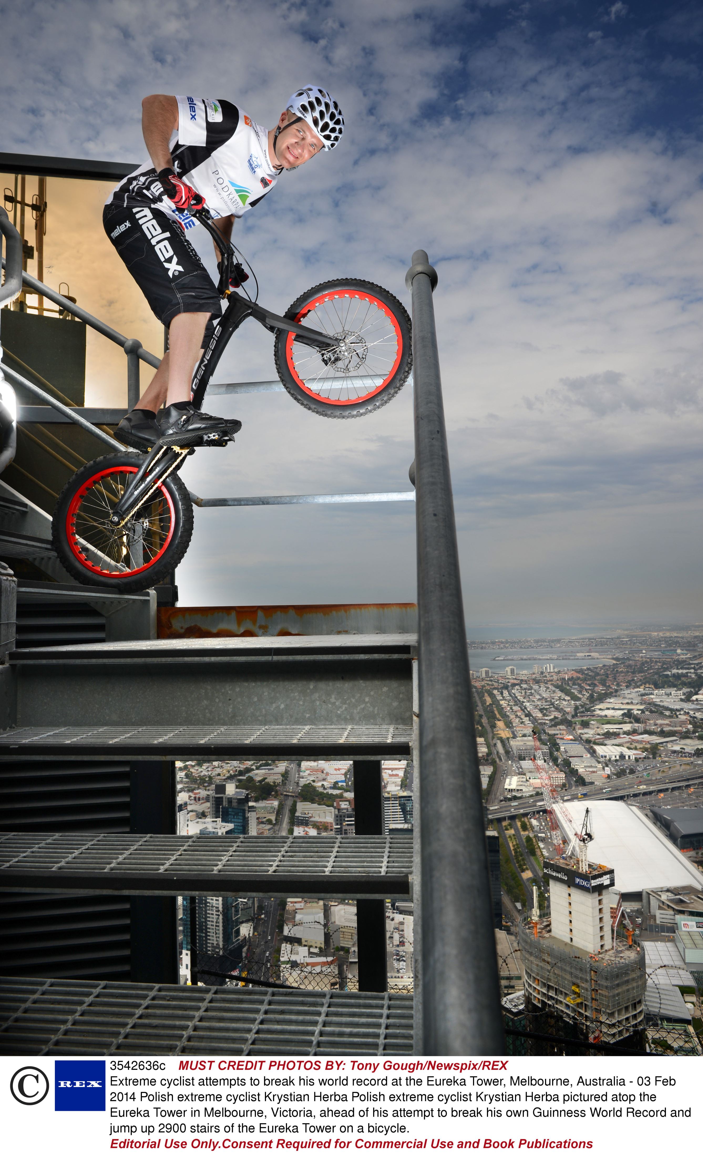 åç 24 /å± 25 å¼µ: ç¶å°æé2014å¹´2æ3æ¥ï¼å¢¨ç¾æ¬ï¼æ³¢è­æ¥µéèªè¡è»æå¥½èåè£æ¯èå®-èµ«ç¾å·´åæ¬¡ææ°èªå·±æä¿æçå¥åå£«ä¸çç´éãéæ¬¡ä»å°ãé¨è»ãç»ä¸æ2900ç´æ¨æ¢¯çå°¤å©å¡å¤§æ¨ã