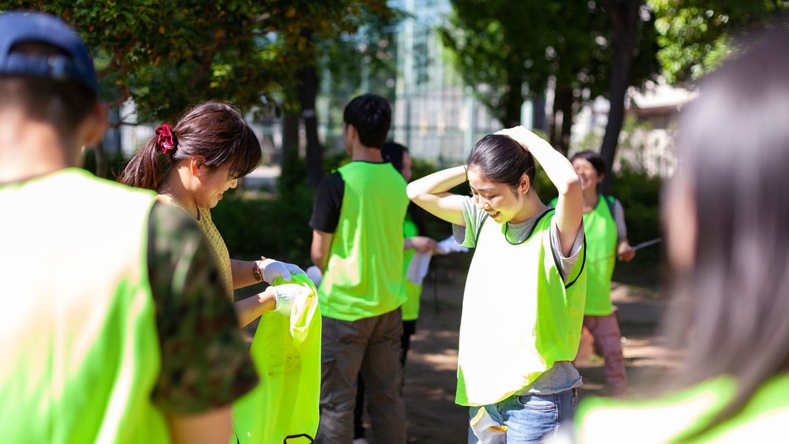ディズニーすら恐れる年人手不足の深刻 東京五輪関連に11万人のボランティアが必須