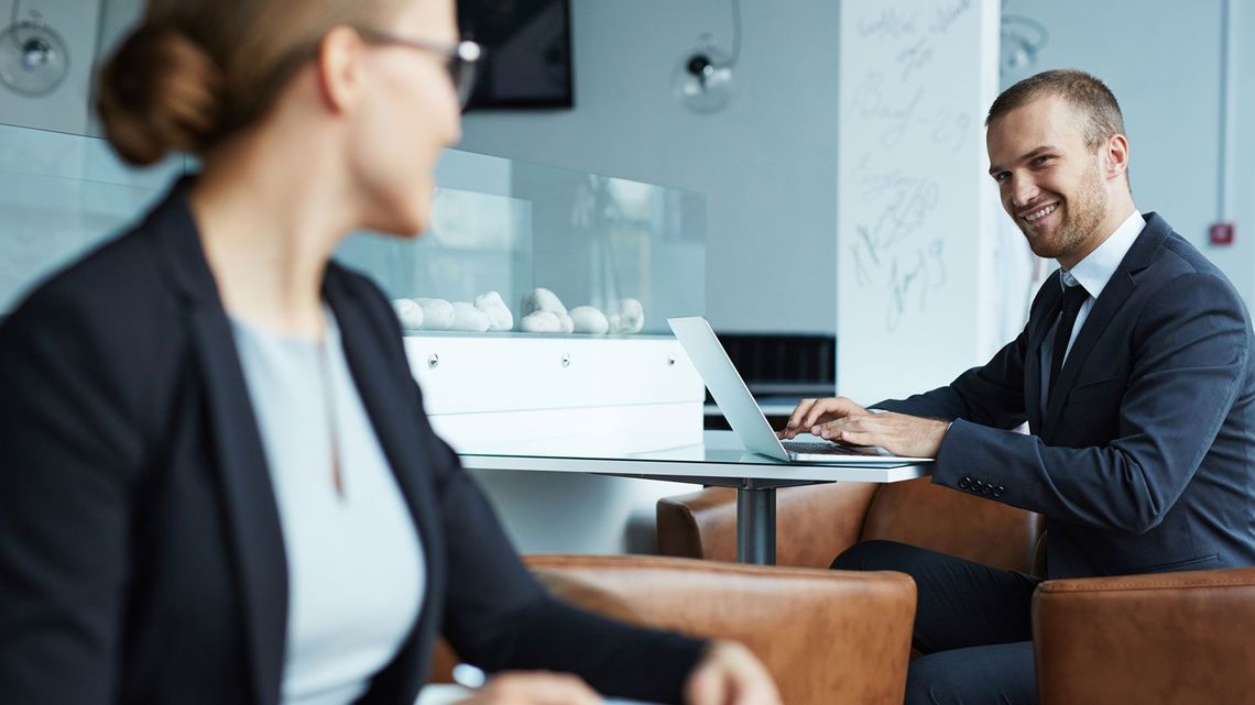 社内恋愛 を徹底排除するアメリカ人の事情 上司は部下を えこひいき してはならない