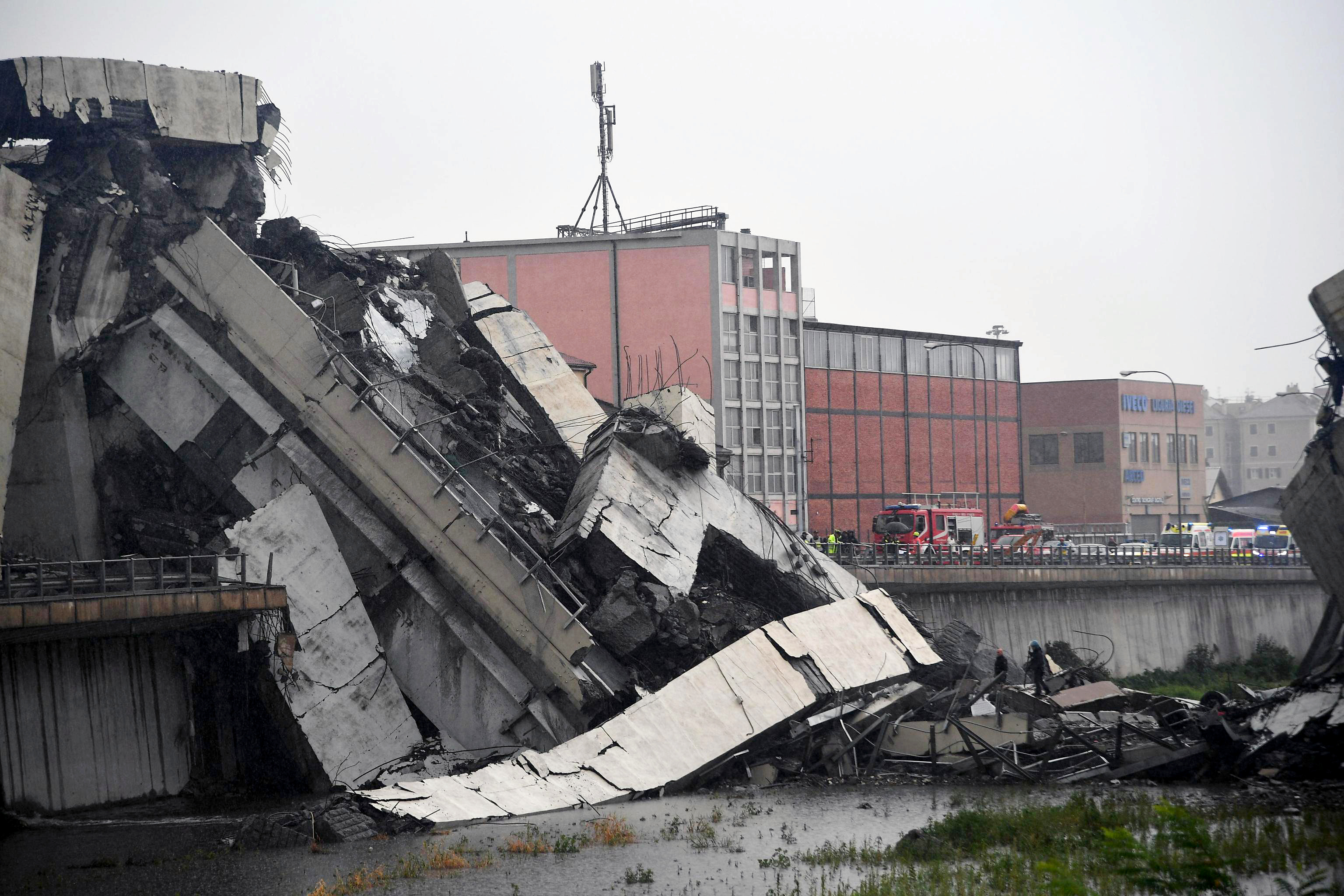 Slide 5 de 20: A large section of the Morandi viaduct upon which the A10 motorway runs collapsed in Genoa, Italy, August 14, 2018.