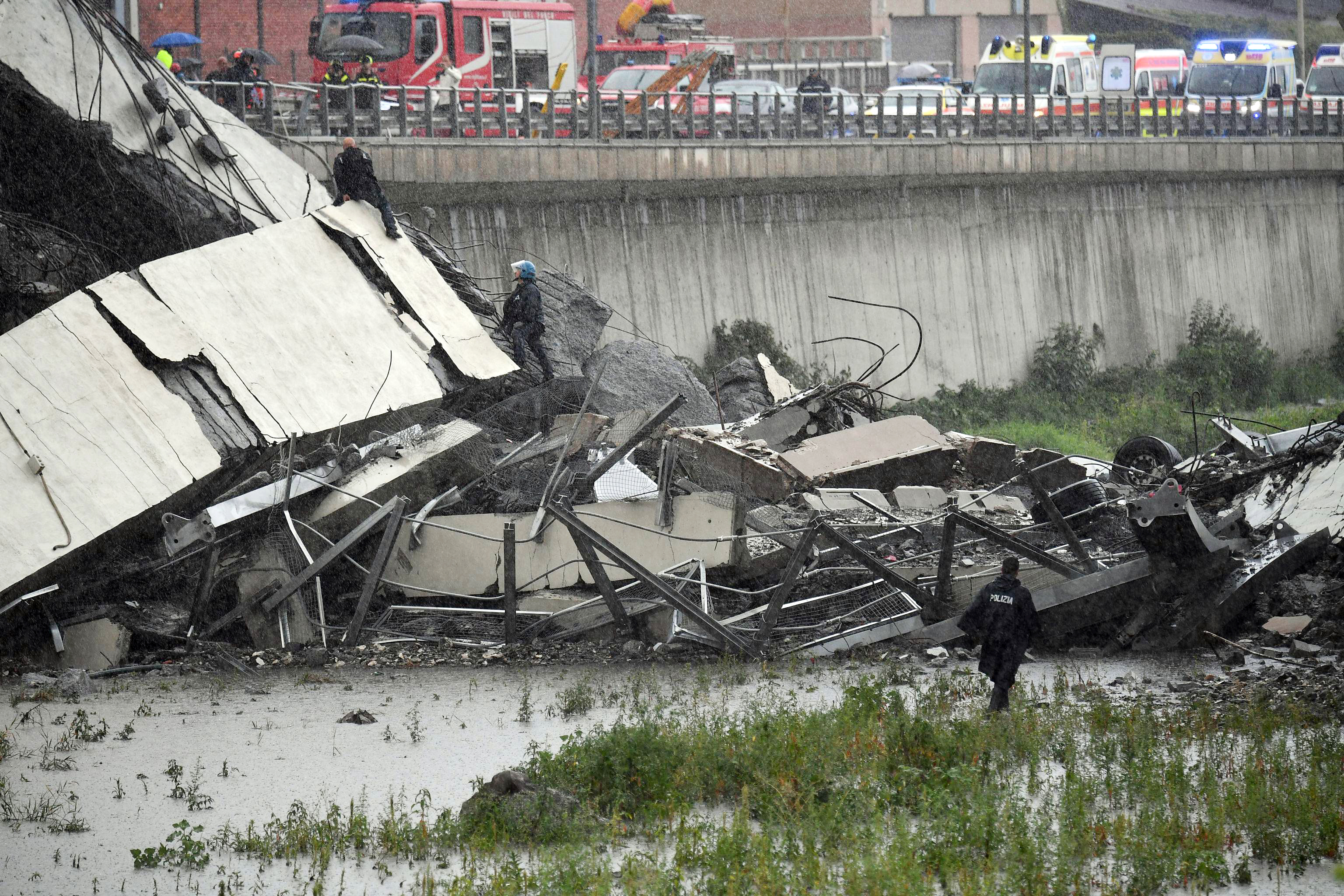 Slide 12 de 20: A large section of the Morandi viaduct upon which the A10 motorway runs collapsed in Genoa, Italy, 14 August 2018.