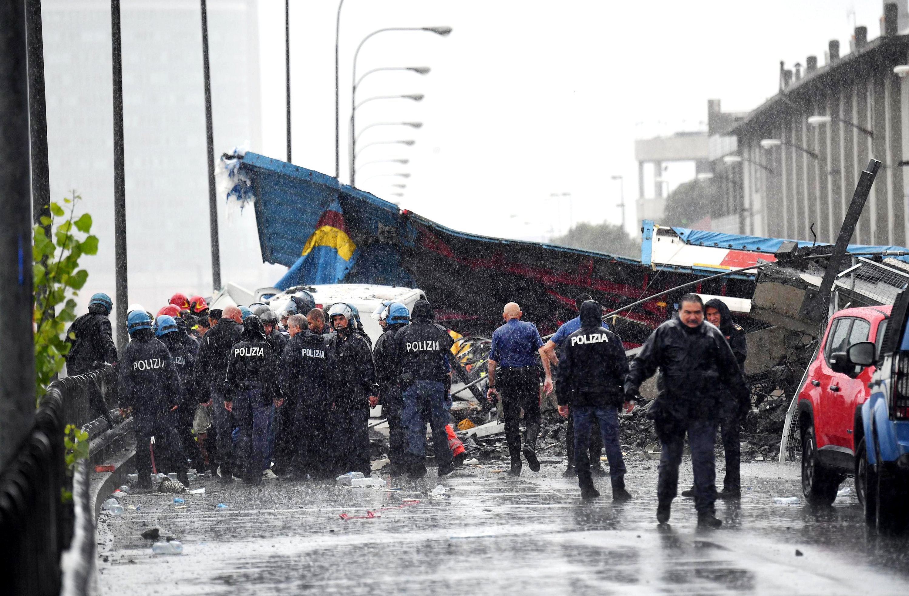 Slide 6 de 20: A large section of the Morandi viaduct upon which the A10 motorway runs collapsed in Genoa, Italy, 14 August 2018.